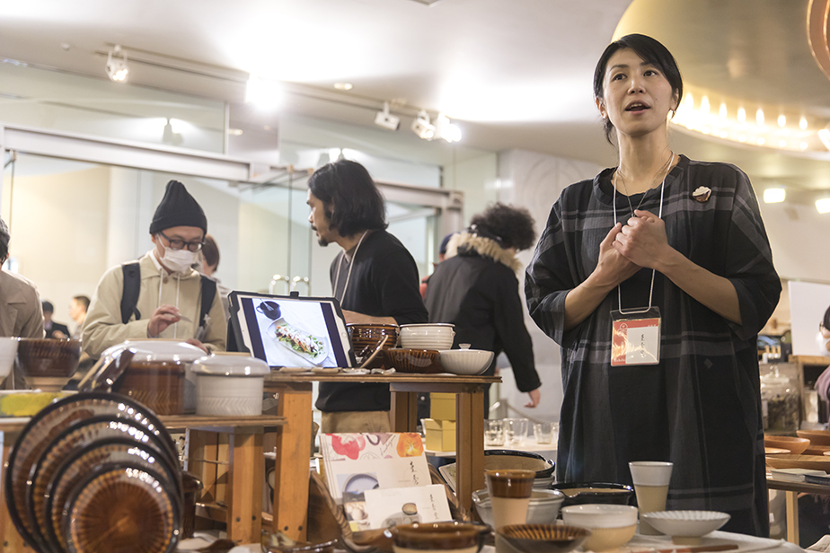 「次回は夫婦ふたりで出展したいですね」と話す［圭秀窯］の梶原奈央子さん