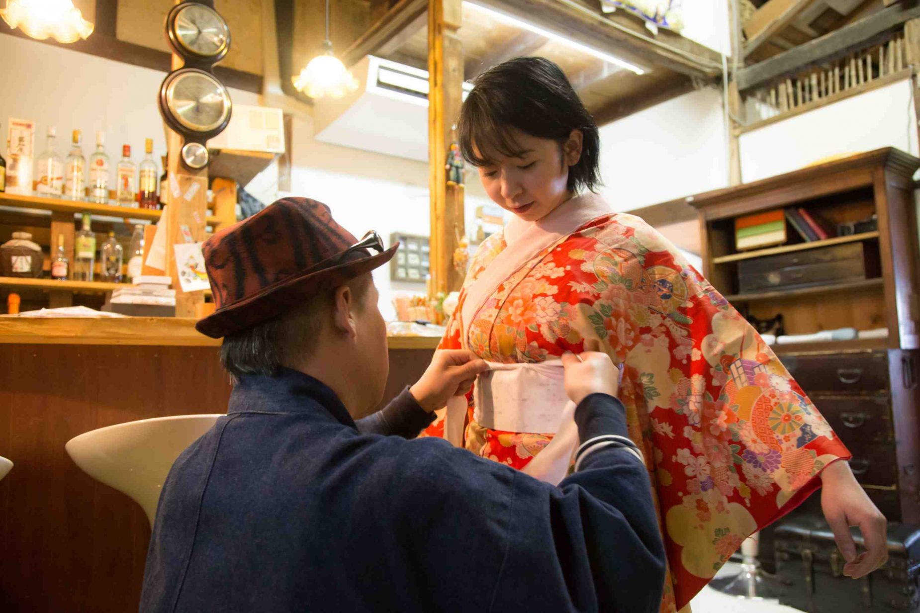 今回着た長襦袢。長襦袢だけで十分きれいな柄と色ですがこれを着物の袖口からちらりと見せるのが日本人らしさだと感じます。