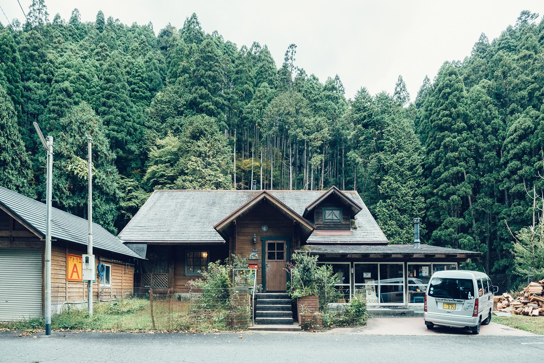 「花背WARA」の工房。